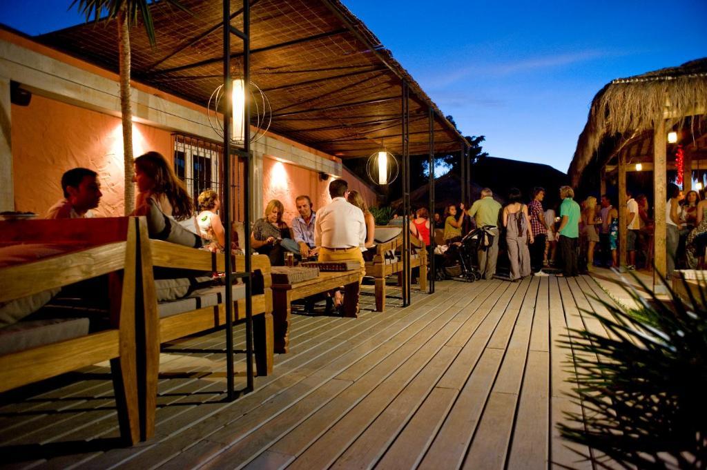 100% Fun Hotel Tarifa Exterior foto
